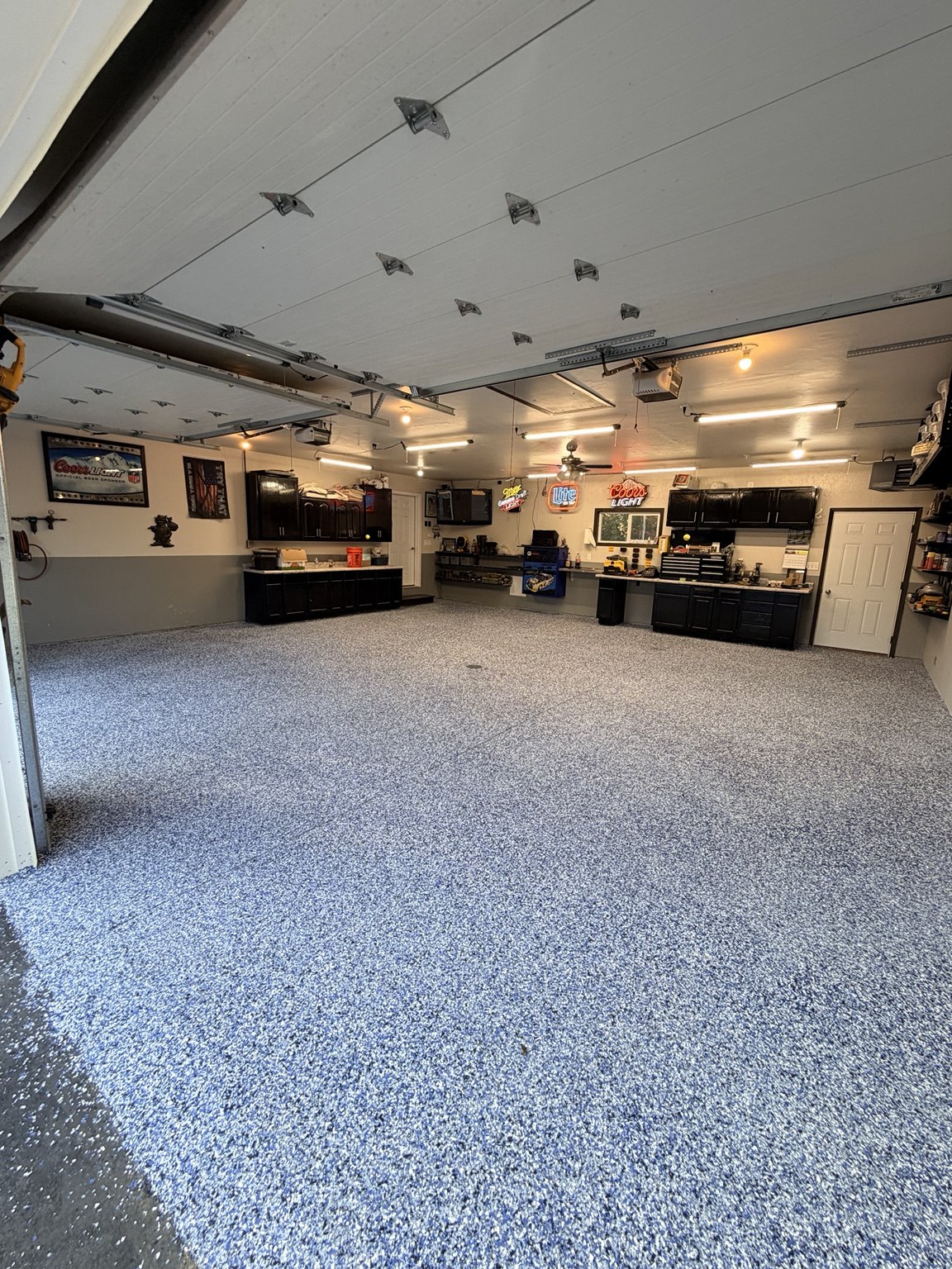 Finished flake floor in a garage